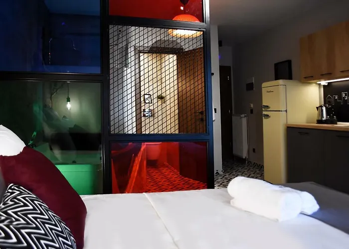 Q Luxury *